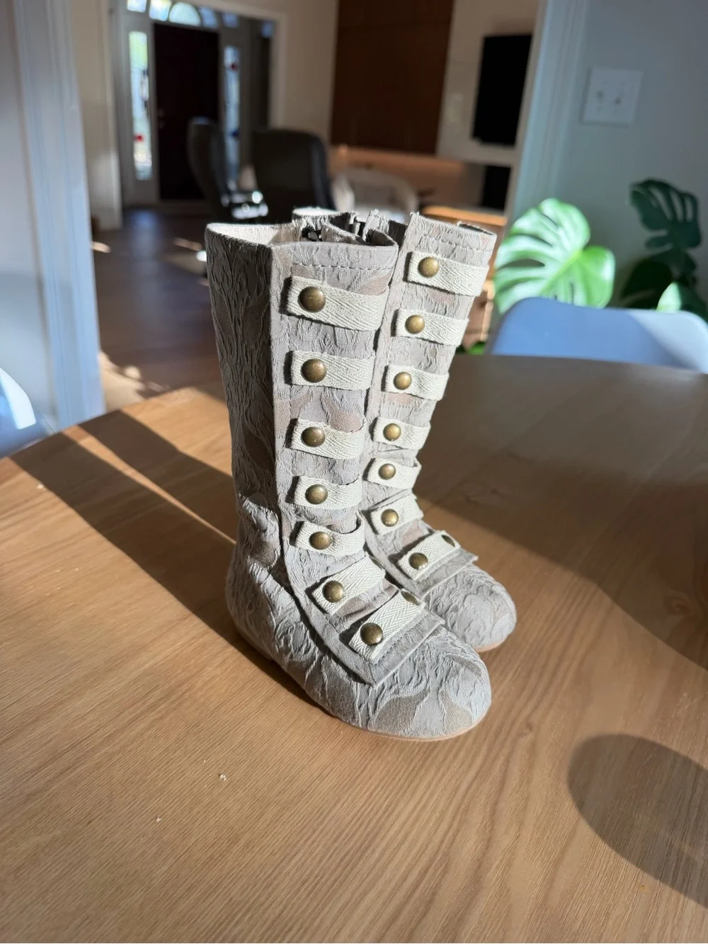 Joyfolie Leighton in Dove Boots Toddler size 7